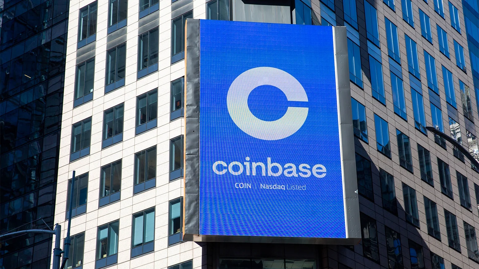 Coinbase and Paradigm Criticize FinCEN Over New Rules for Cryptocurrency Mixers